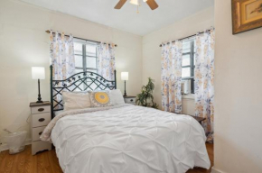 Historic Affordable Duplex For 2 - 3 Guests